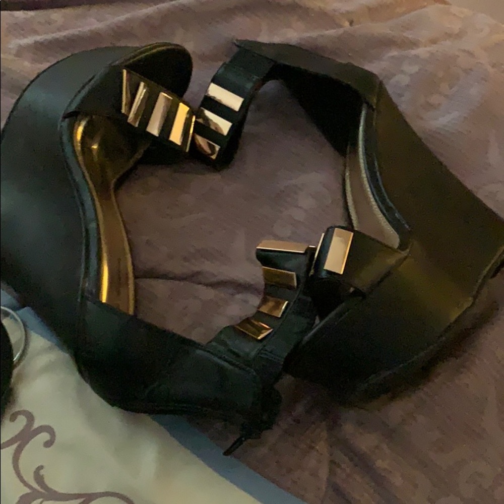 Shoes - Picture 2 of 4